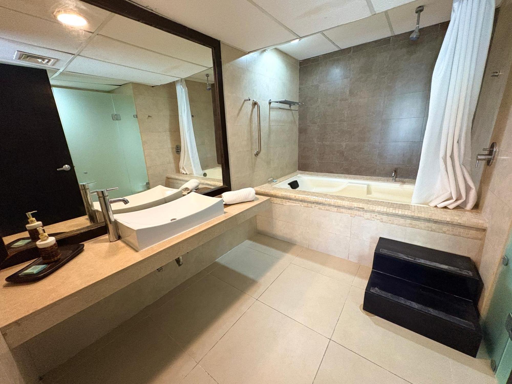 Апартаменты Departamento En Aldea Thai Con Terraza, Vista Al Mar Y Alberca Privada, Para 8 Personas Плая-дель-Кармен Экстерьер фото